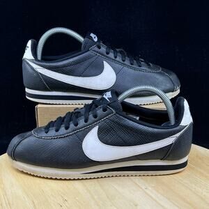 Nike Black and White Leather Sneakers